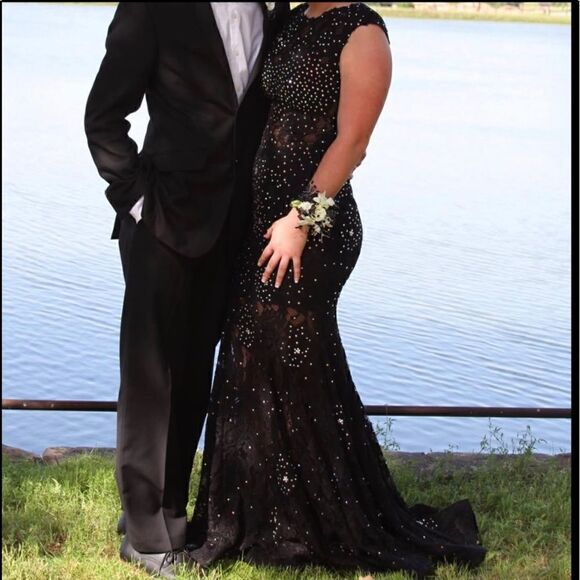 Camille La Vie Black Lace Full Length Formal Prom Dress Size 0 - Picture 2 of 11